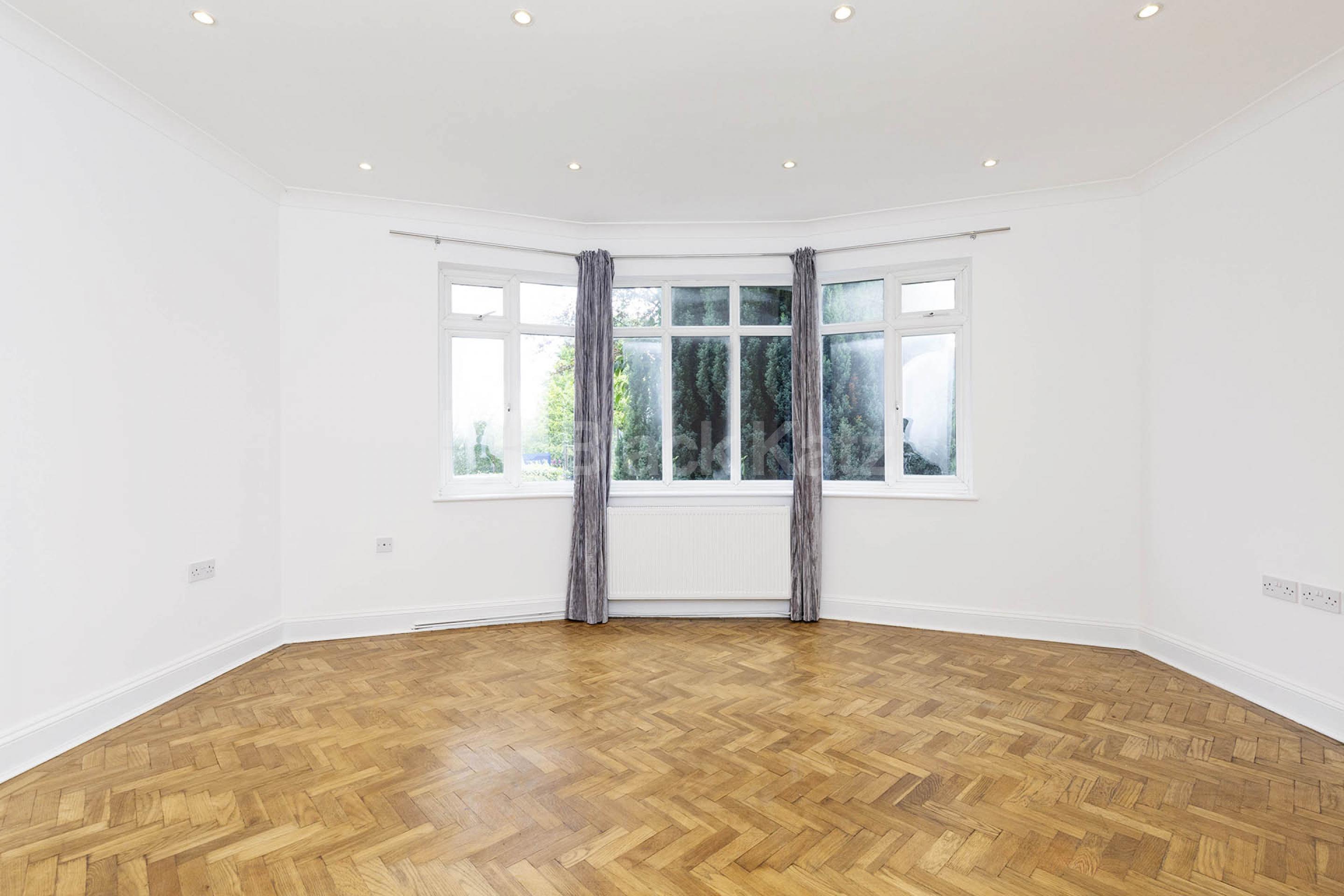 Newly renovated 4 bedroom family home located only minutes to Arnos Grove  Dale Green Road, Arnos Grove N11
